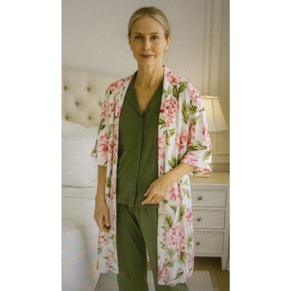 Show Me Your MuMu Other - Show me your Mumu floral print robe white pink roses open one size kimono jacket